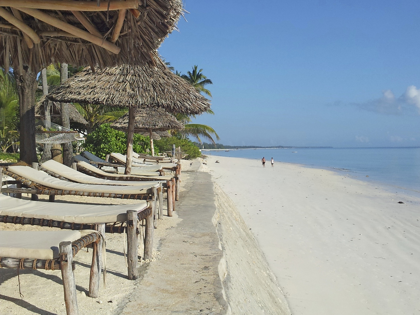 BEACH HOTEL - BLUE OYSTER HOTEL